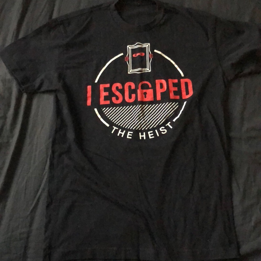Escape room shirt - M